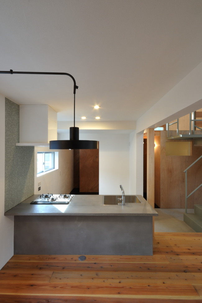 モールテックスのキッチンとペンダント照明