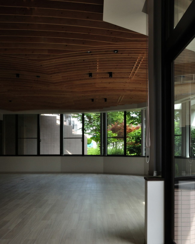 ルーバーのあるオフィス