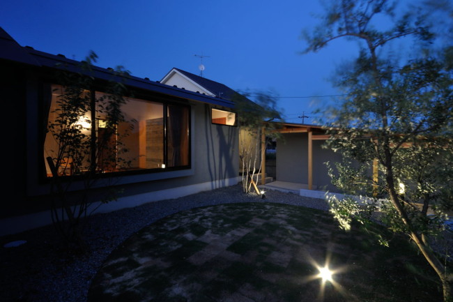 那加のいえ庭から見る夕景