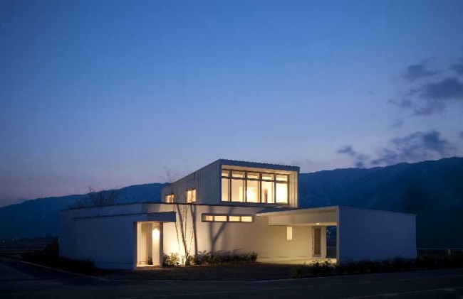 養老山脈を背景に夕景