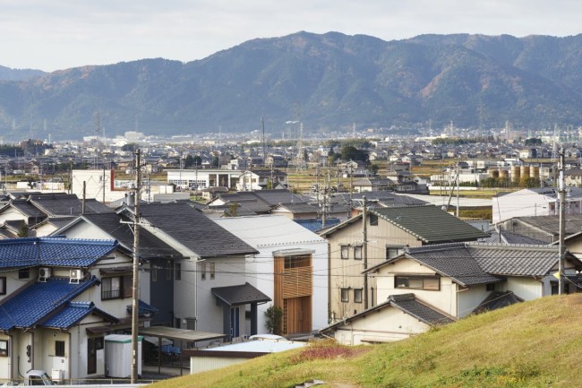 周囲の景観に合わせた切妻屋根