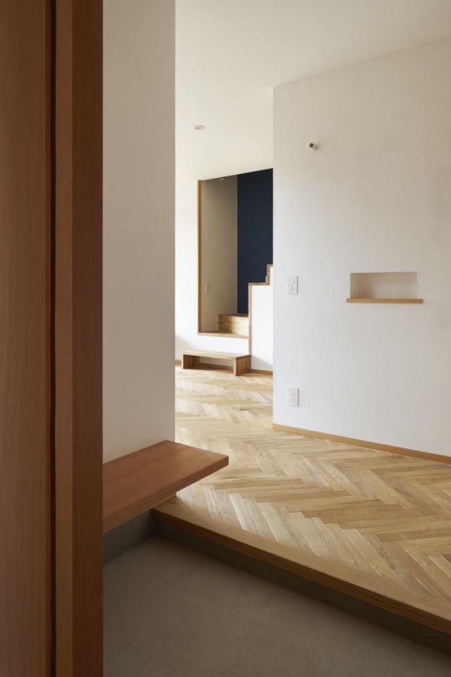 ヘリンボーン床の玄関