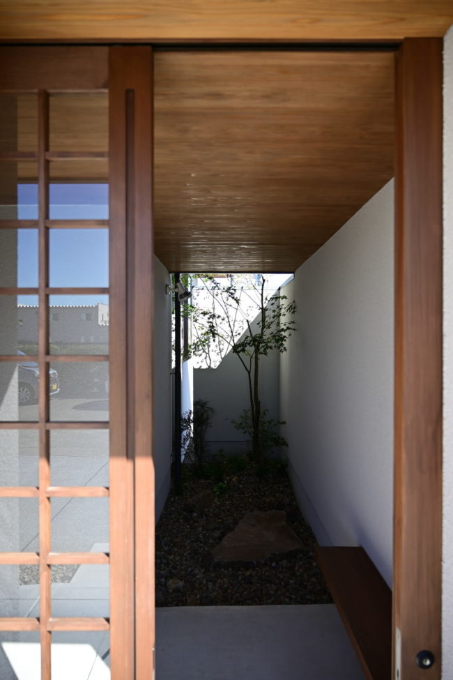 かみいんじき門扉